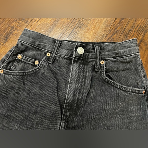 BDG Urban Outfitters Black Jean Mom Shorts Size W25 - Picture 2 of 5